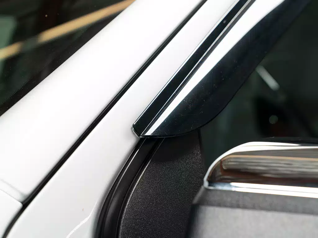 RealTruck AVS Outside Mount Ventvisor Window Deflectors